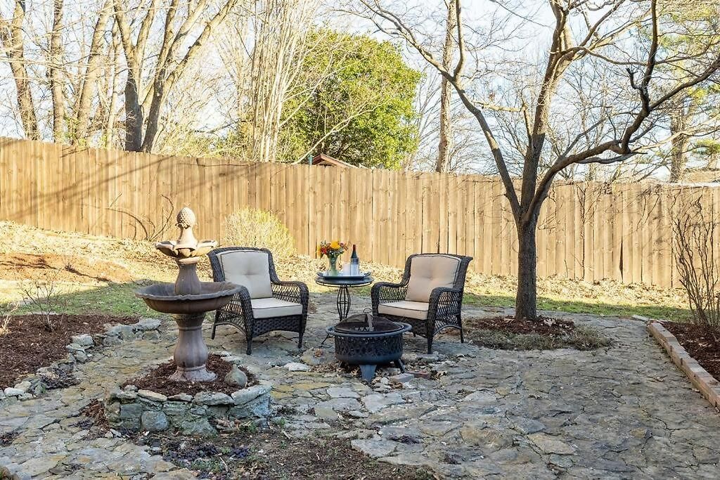 Hot Tub, Ev, Minutes To Opry, Airport & Broadway Holiday home Nashville
