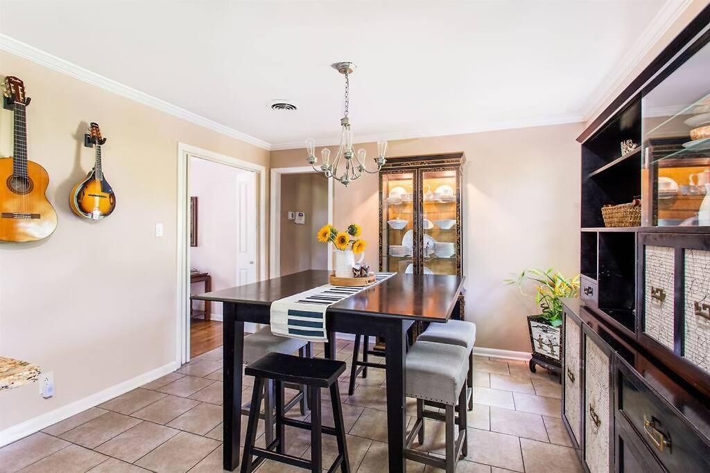 Holiday home Honky Tonk Bar, Minutes To Airport & Broadway *