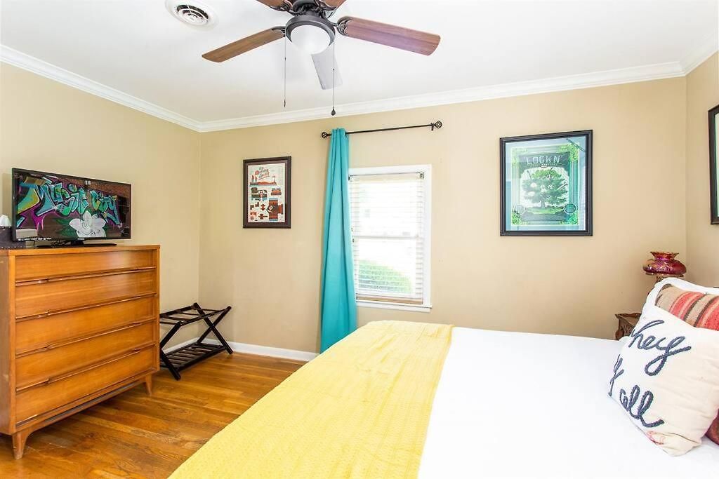 Holiday home Honky Tonk Bar, Minutes To Airport & Broadway *