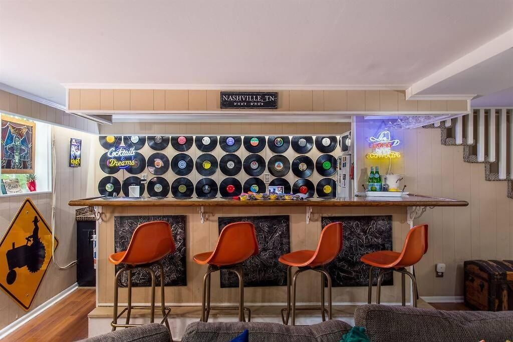Honky Tonk Bar, Minutes To Airport & Broadway Holiday home Nashville