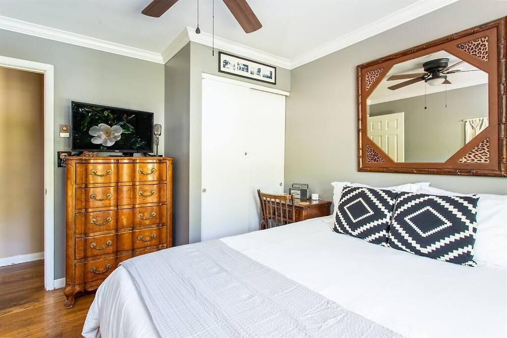 Honky Tonk Bar, Minutes To Airport & Broadway Holiday home