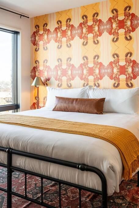 2 Side By Side Units, The Honky Tonk Party Pads, Parking Gym Pool *