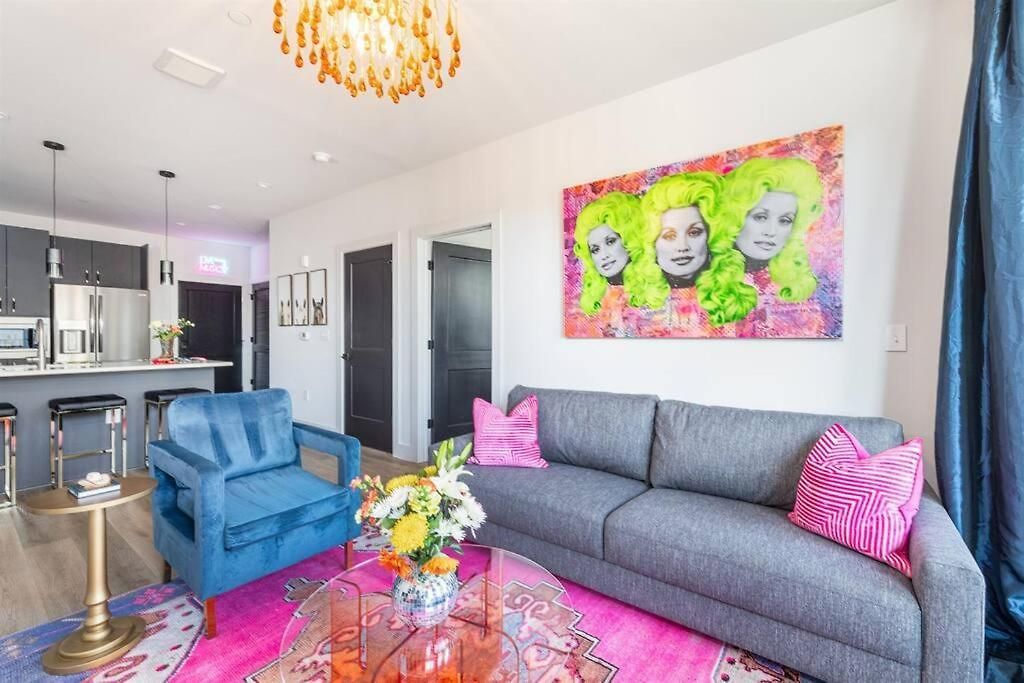 2 Side By Side Units, The Honky Tonk Party Pads, Parking Gym Pool Apartment