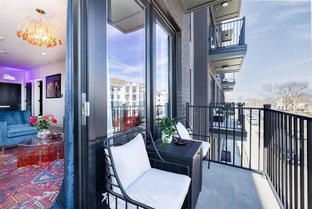 2 Side By Side Units, The Honky Tonk Party Pads, Parking Gym Pool * Nashville