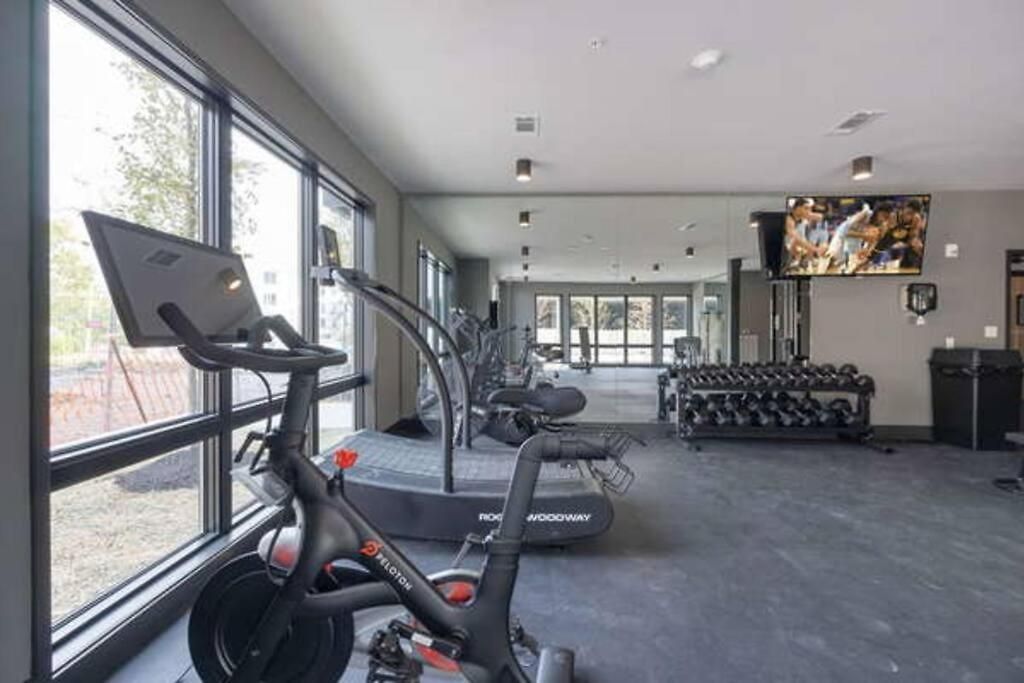 2 Side By Side Units, The Honky Tonk Party Pads, Parking Gym Pool