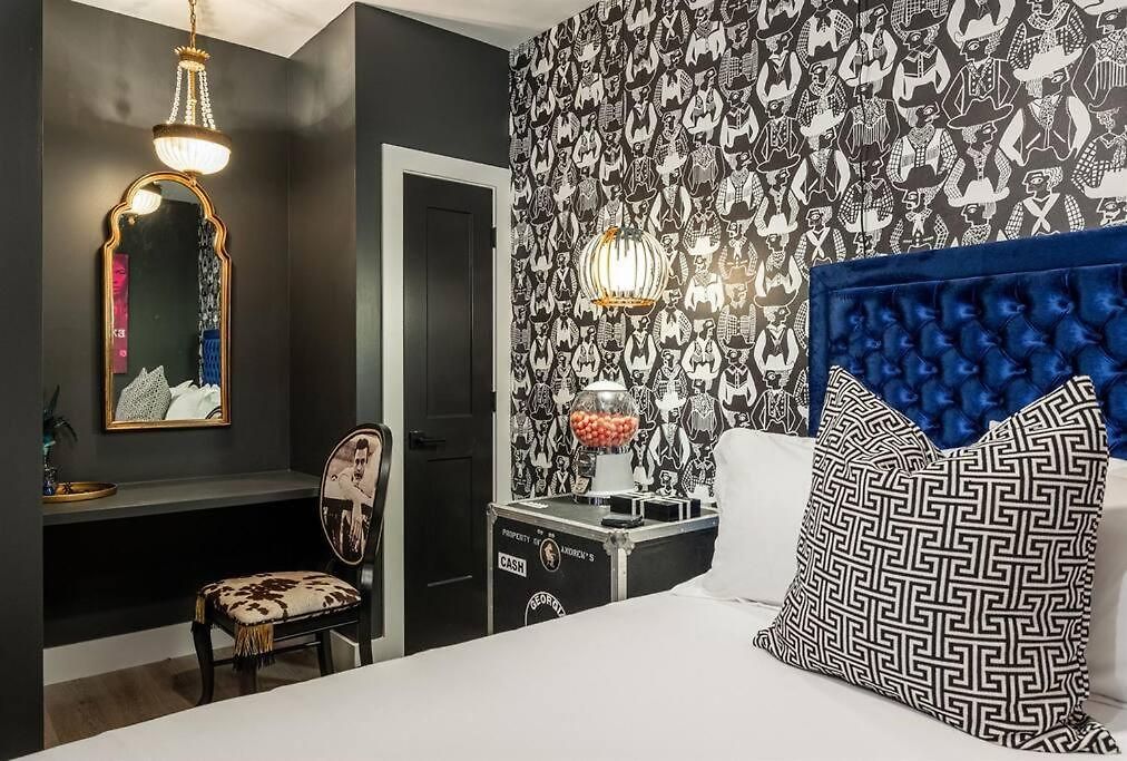 2 Side By Side Units, The Honky Tonk Party Pads, Parking Gym Pool Apartment