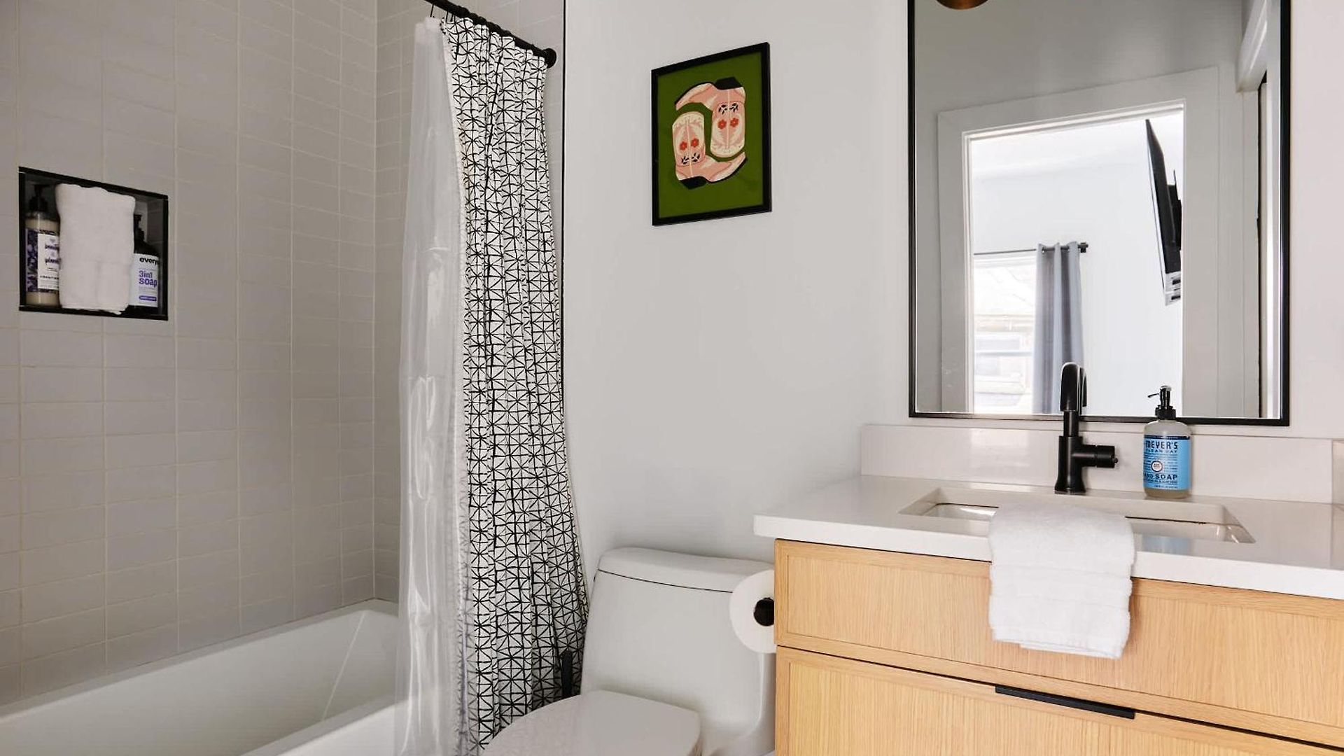 6 Bed With En Baths, Host Up To 20, Rooftops, Parking, Gourmet Kitchens, Cozy Living Spaces, Skyline Views & Fire Table, Near Downtown, Distilleries & Marathon Village, High-speed Wi-fi, 24hr Hospitality Nashville