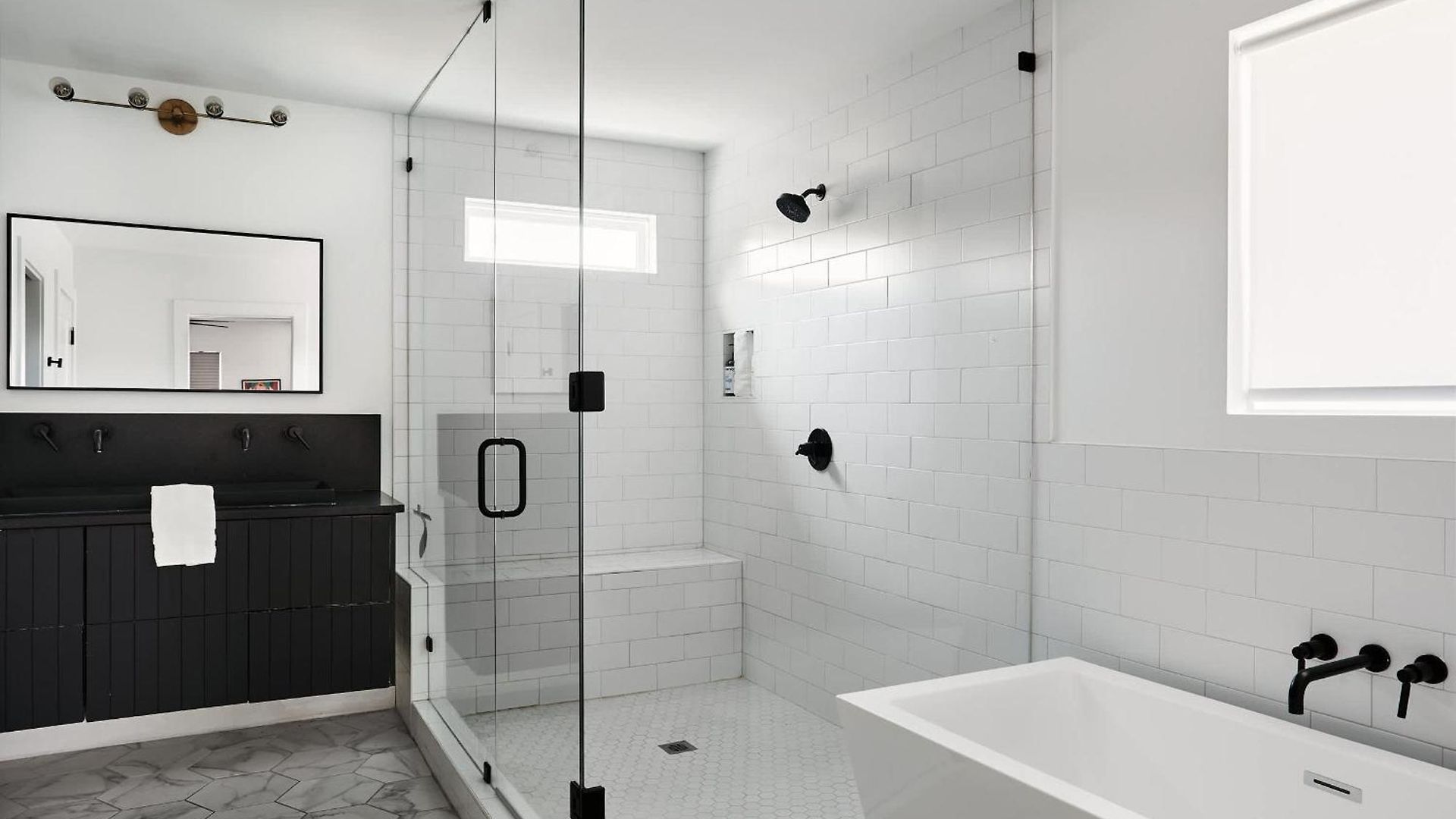 6 Bed With En Baths, Host Up To 20, Rooftops, Parking, Gourmet Kitchens, Cozy Living Spaces, Skyline Views & Fire Table, Near Downtown, Distilleries & Marathon Village, High-speed Wi-fi, 24hr Hospitality * Nashville