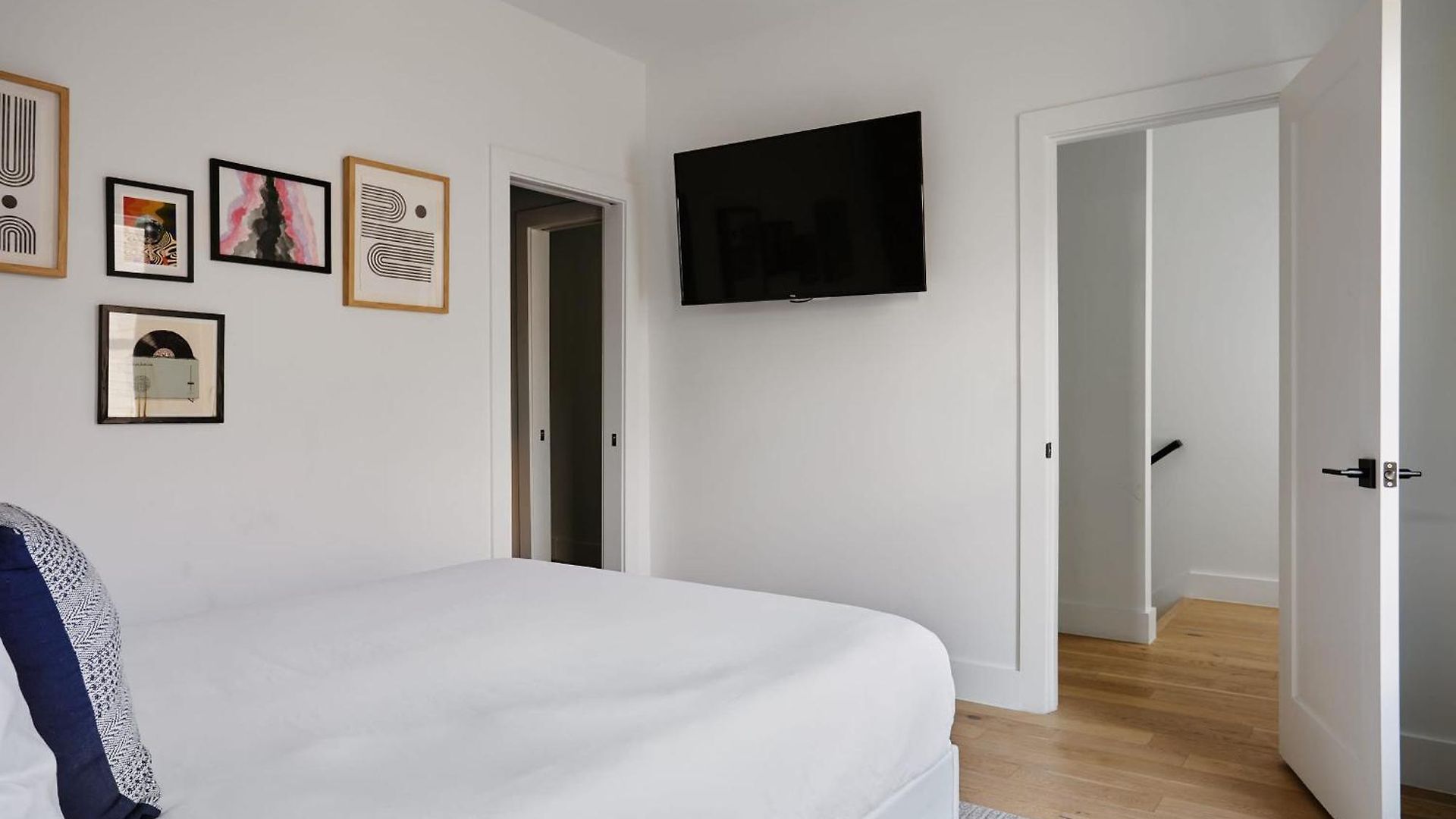 6 Bed With En Baths, Host Up To 20, Rooftops, Parking, Gourmet Kitchens, Cozy Living Spaces, Skyline Views & Fire Table, Near Downtown, Distilleries & Marathon Village, High-speed Wi-fi, 24hr Hospitality * Nashville