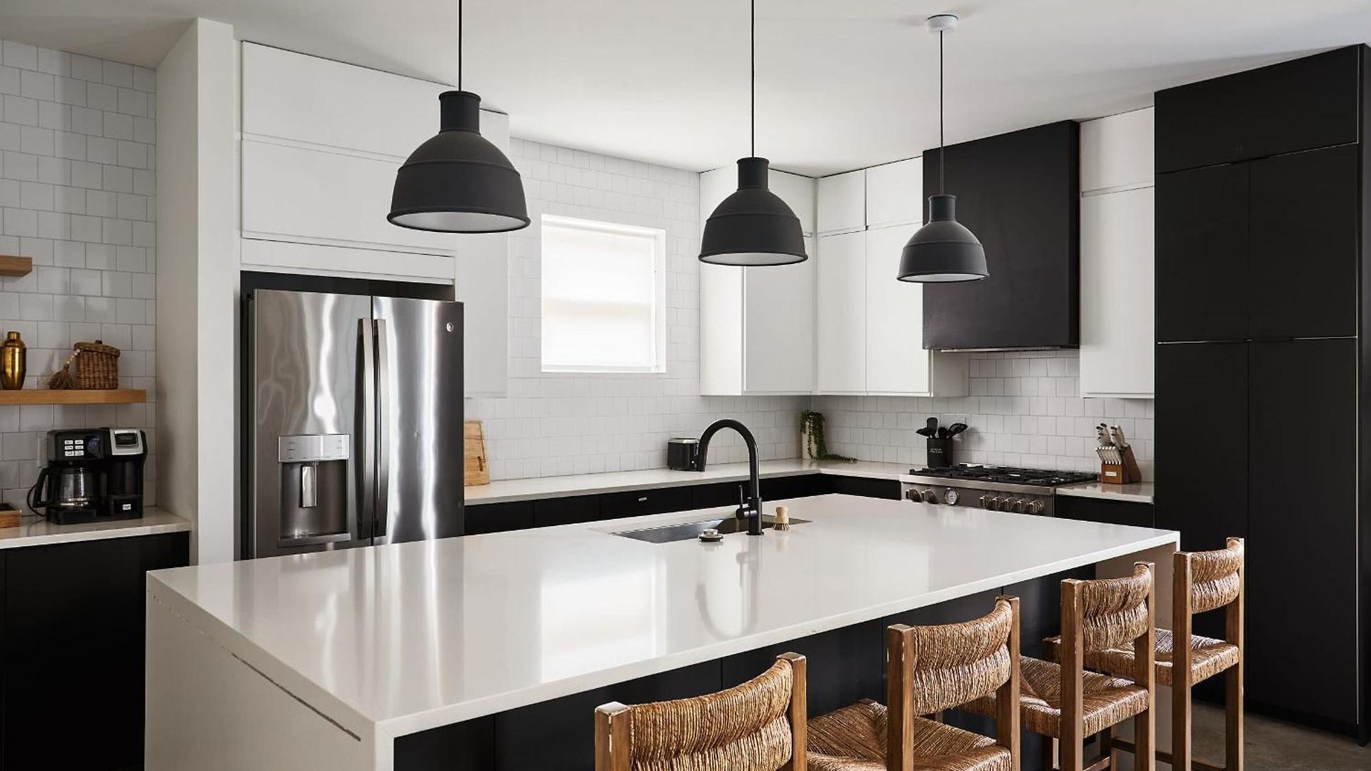 6 Bed With En Baths, Host Up To 20, Rooftops, Parking, Gourmet Kitchens, Cozy Living Spaces, Skyline Views & Fire Table, Near Downtown, Distilleries & Marathon Village, High-speed Wi-fi, 24hr Hospitality Nashville