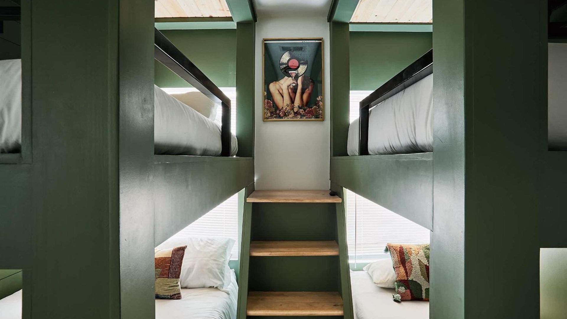 Stylish 3 Bed Retreat, Rooftop, Parking, Sleeps 10, Ensuite Baths, Bunk Room, Gourmet Kitchen, Cozy Living Space, Rooftop Views & Fire Table, Near Downtown, Distilleries & Marathon Village, 24 Hr Hospitality