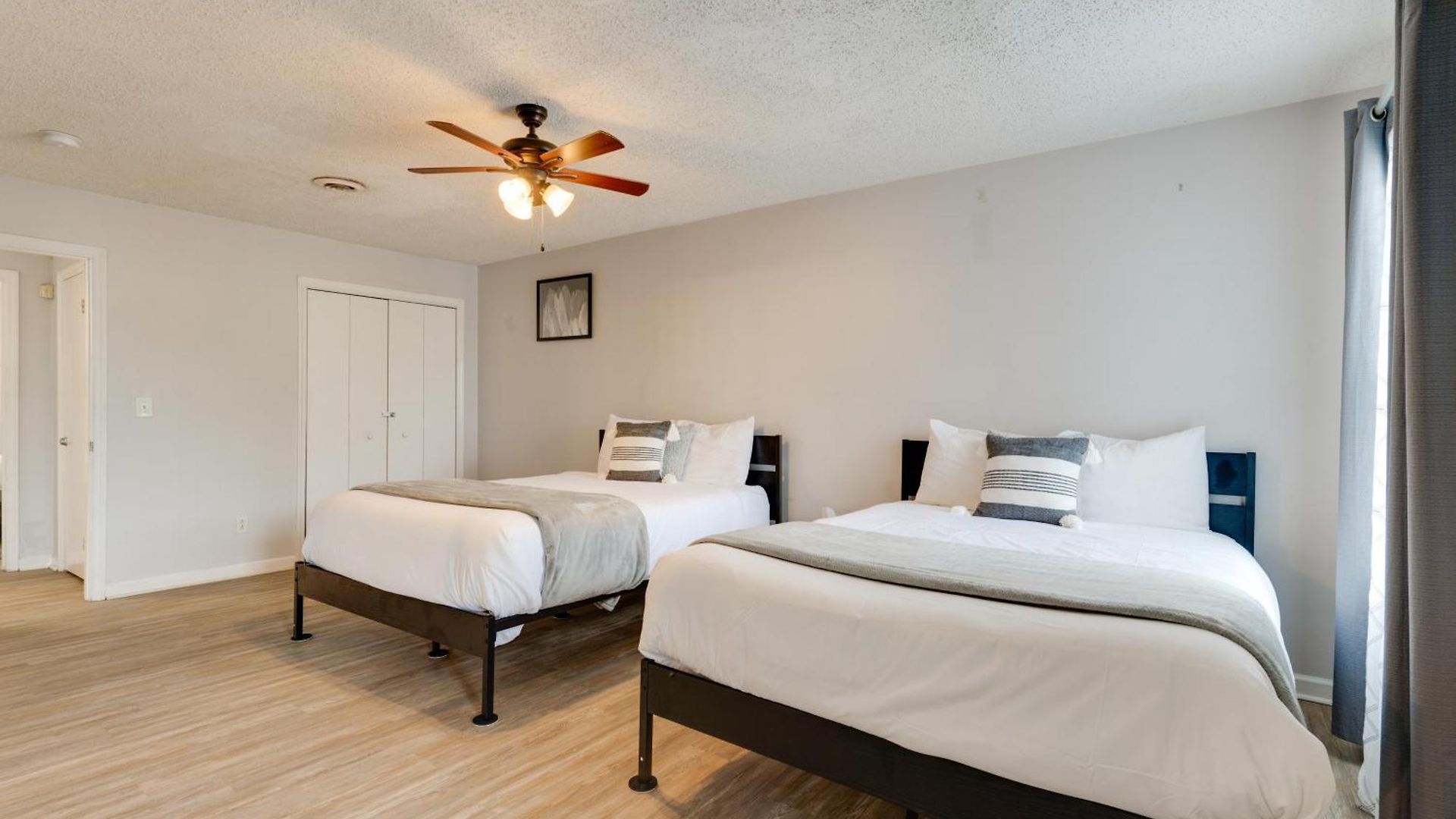 Apartment 2 Bdr With Free Parking! 2m To Broadway!