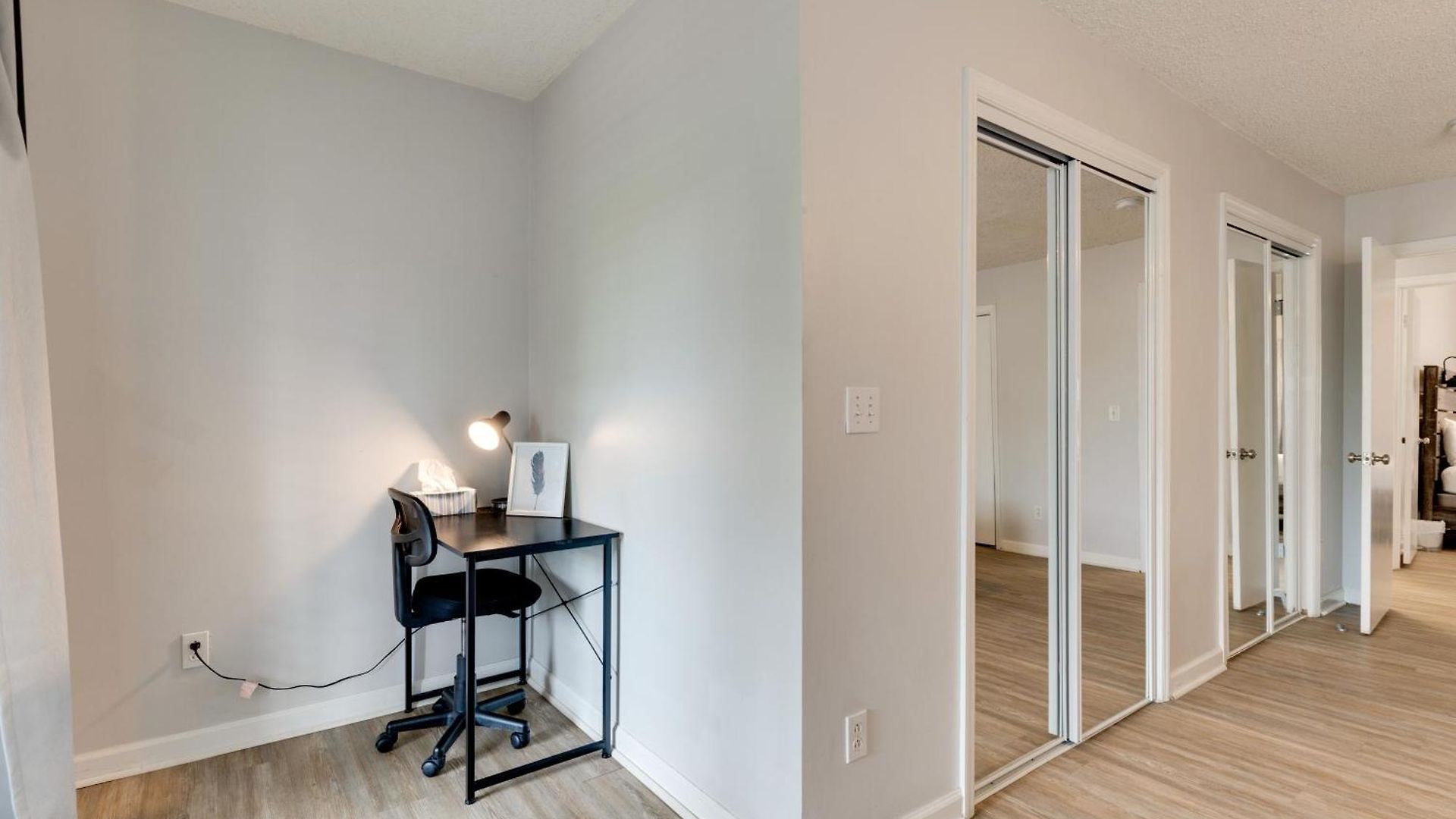 2 Bdr With Free Parking! 2m To Broadway! *