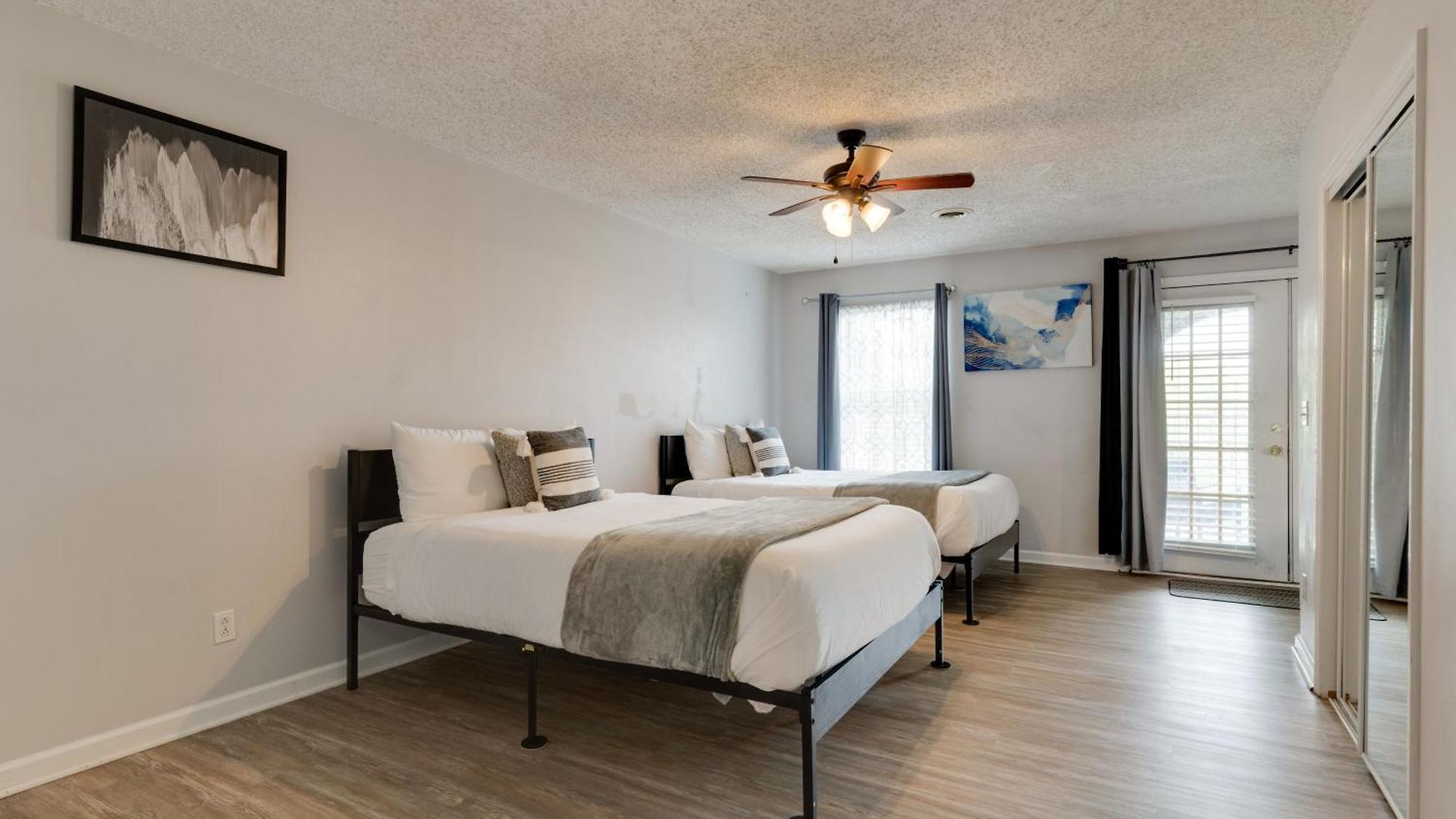 2 Bdr With Free Parking! 2m To Broadway! Apartment *