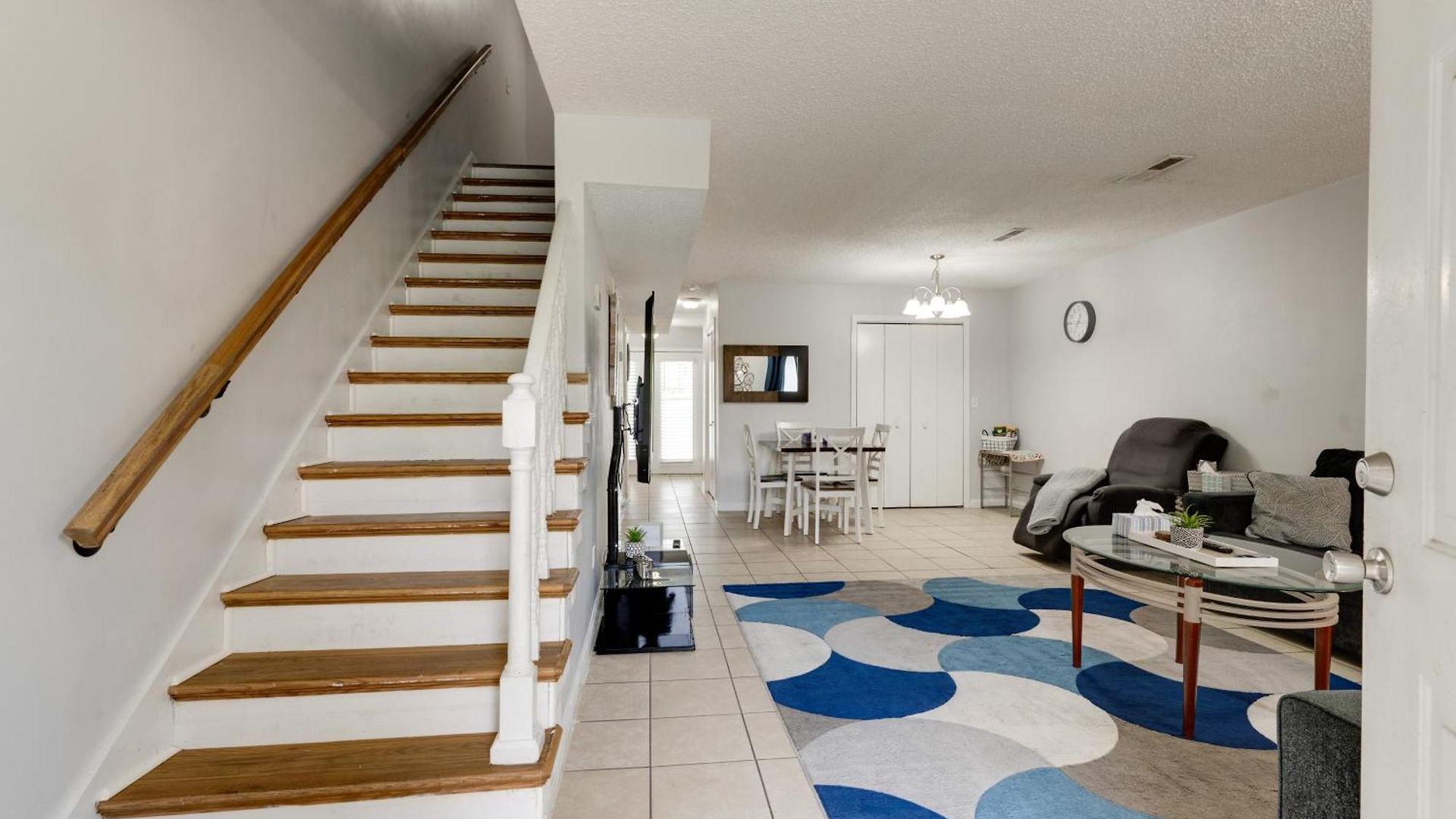 2 Bdr With Free Parking! 2m To Broadway!