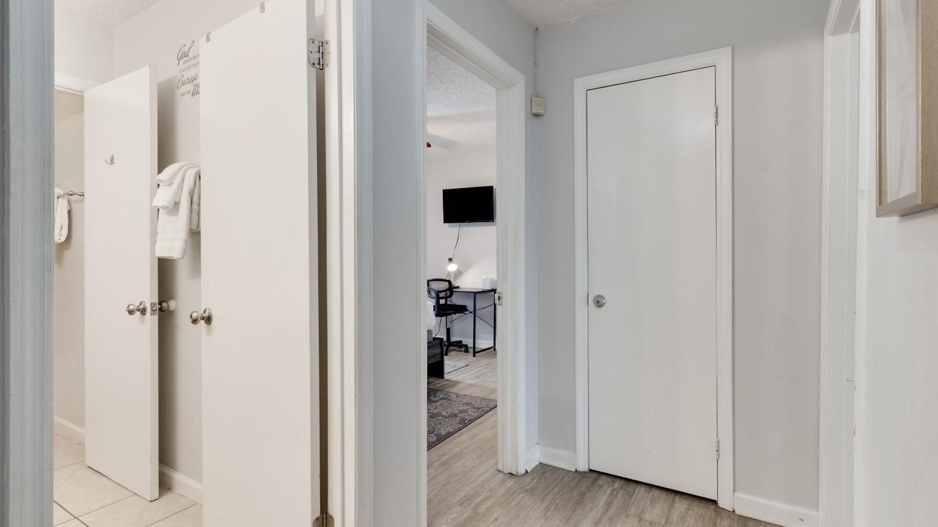 Apartment 2 Bdr With Free Parking! 2m To Broadway!