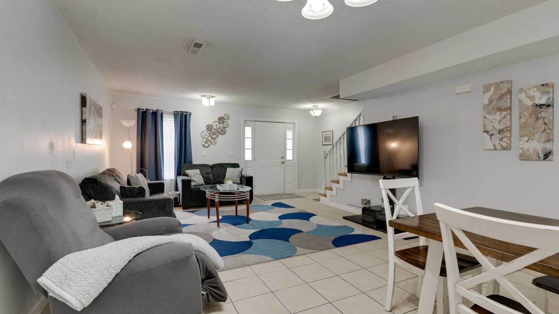 2 Bdr With Free Parking! 2m To Broadway! Apartment *