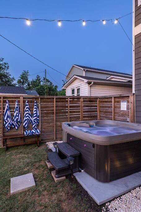 Speakeasy Game Room, Hot Tub, Fire Pit, King Bed - Close To Downtown