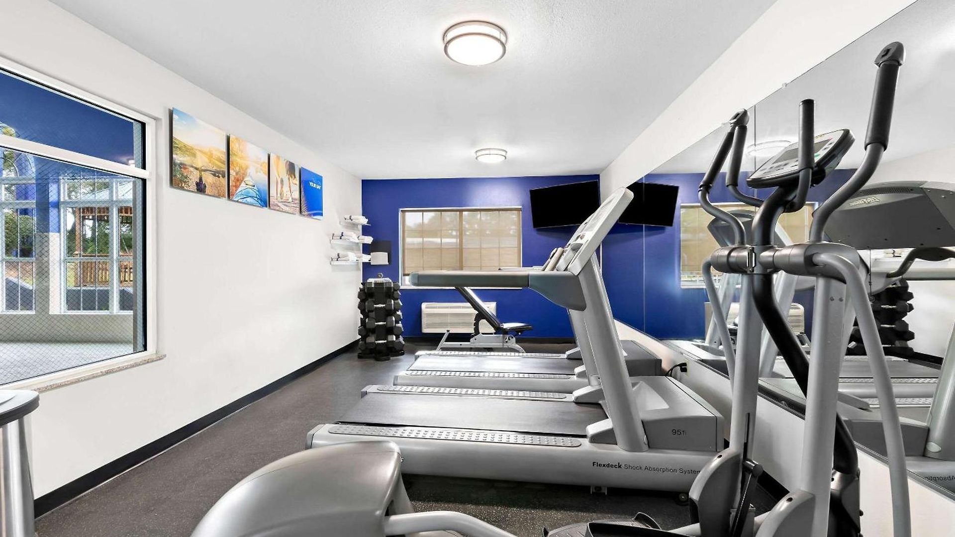 Comfort & Near Tanger Outlets I-24 Antioch Hotel