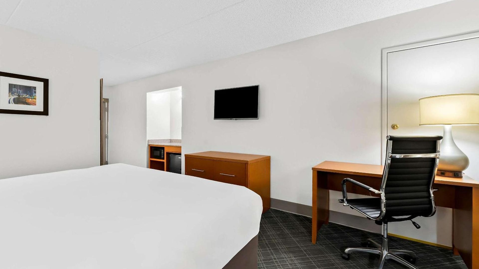 Comfort & Near Tanger Outlets I-24 Antioch Hotel
