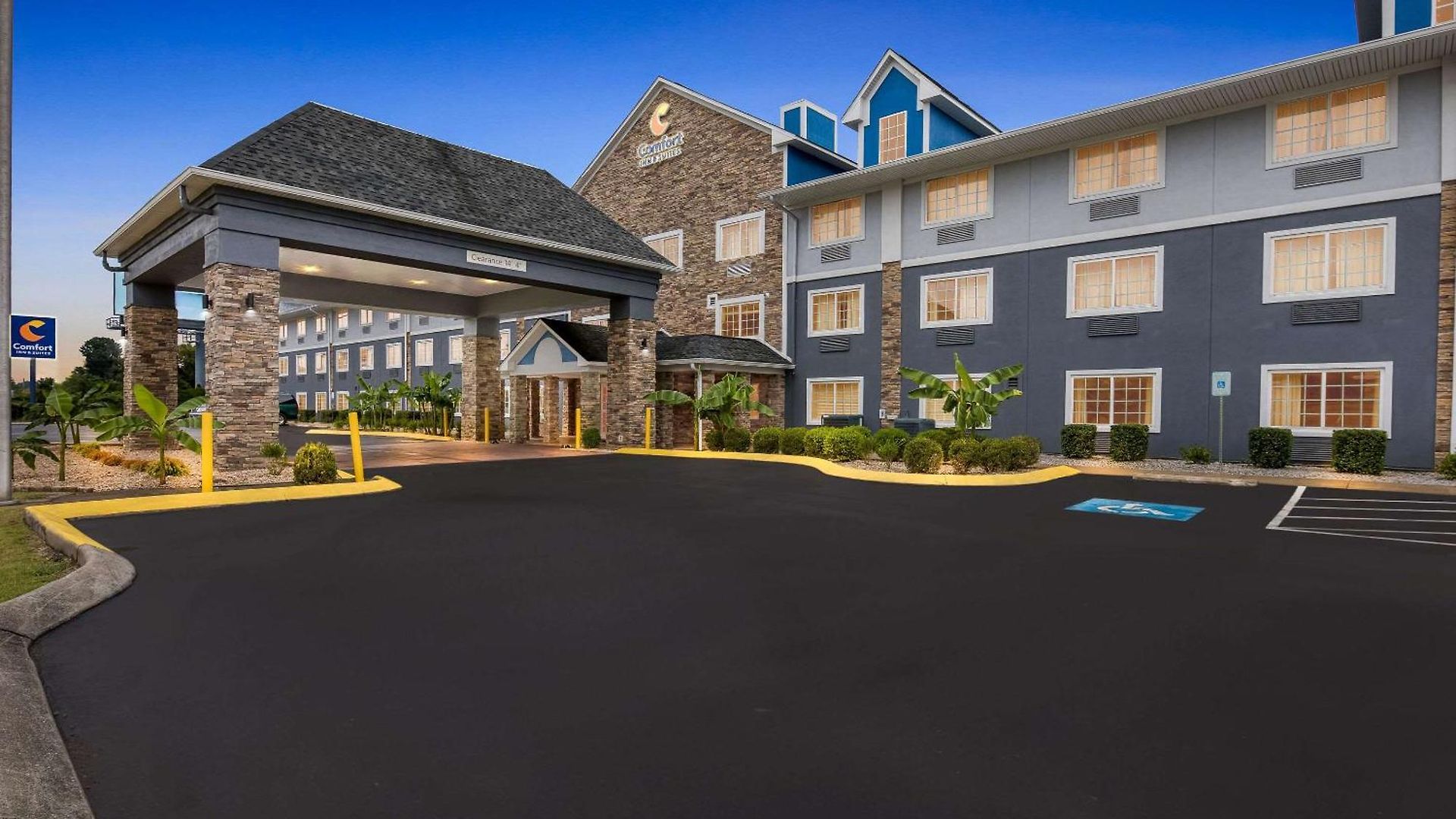 Comfort & Near Tanger Outlets I-24 Antioch Hotel