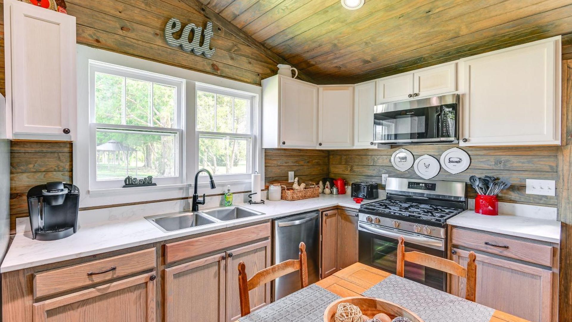 Bright Whites Creek Home: 12 Mi To Dtwn Nashville! Holiday home Nashville