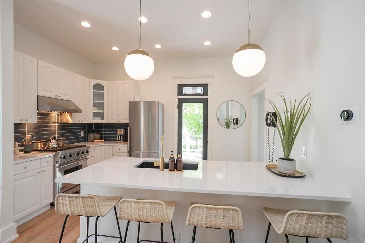 Summer End Sale Prime Location Nashville