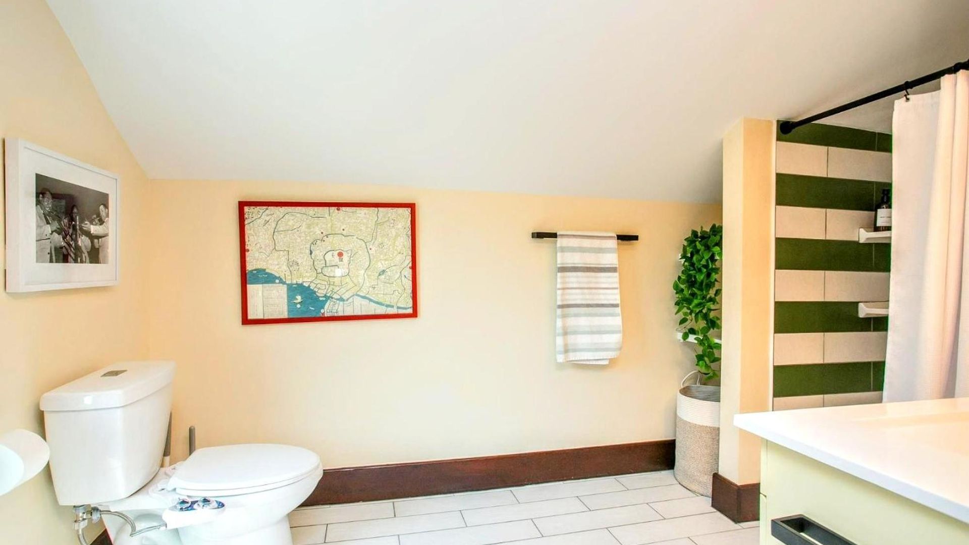 Holiday home Bright In Hip East Walk To 5 Points - Only 2 Miles To Downtown Nashville