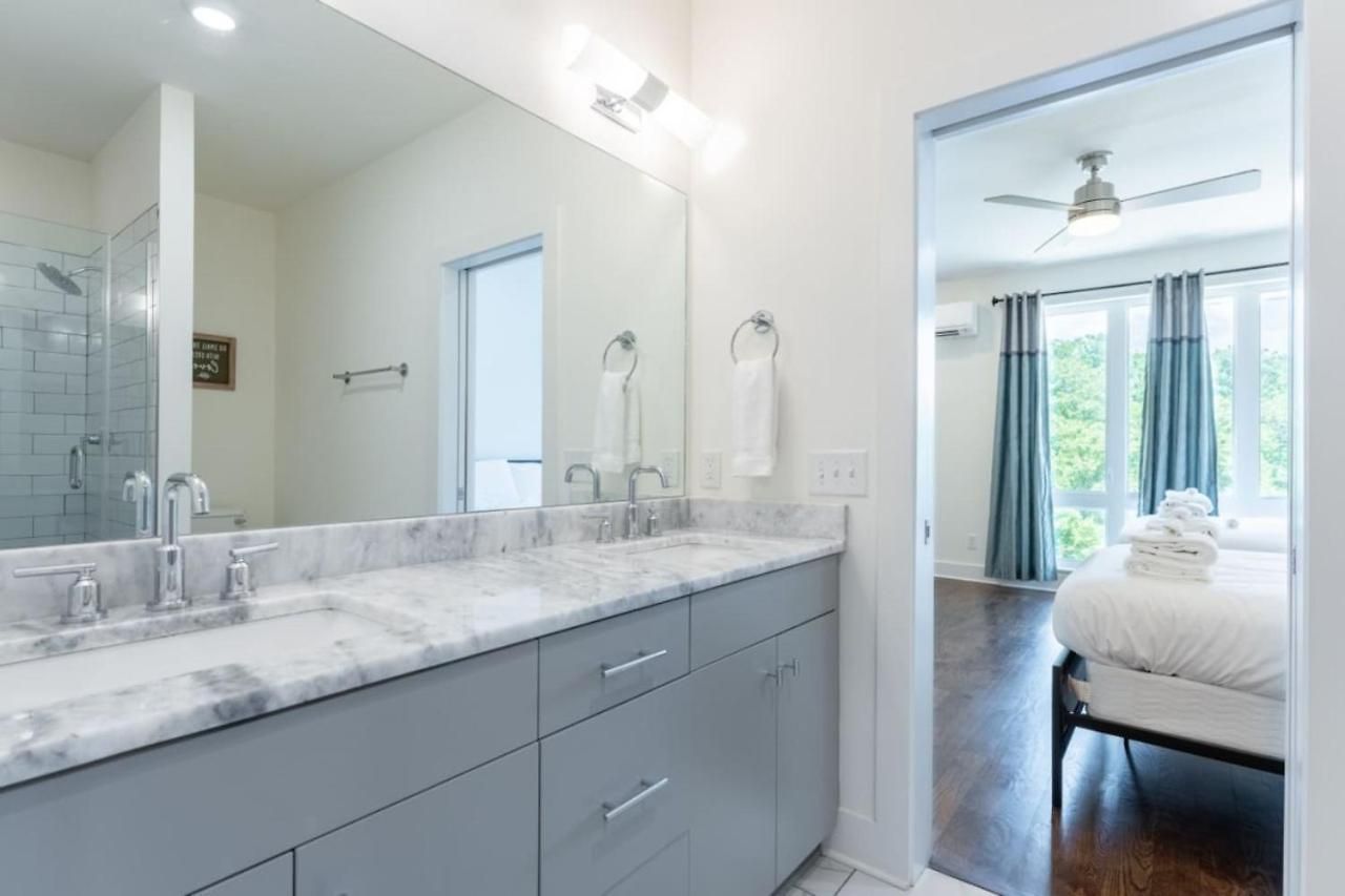 Holiday home 6 Bedroom Quiet Townhome! 6min To Airport & 15min To Downtown! *
