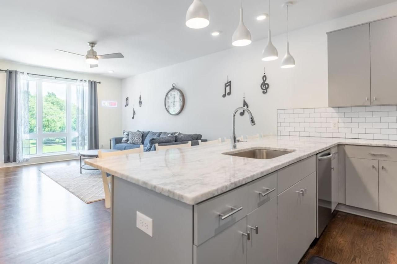 Holiday home 6 Bedroom Quiet Townhome! 6min To Airport & 15min To Downtown!