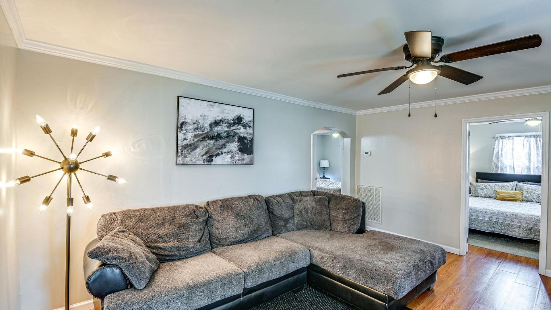 Modern Vacation ~ 3 Mi To Downtown! Holiday home *