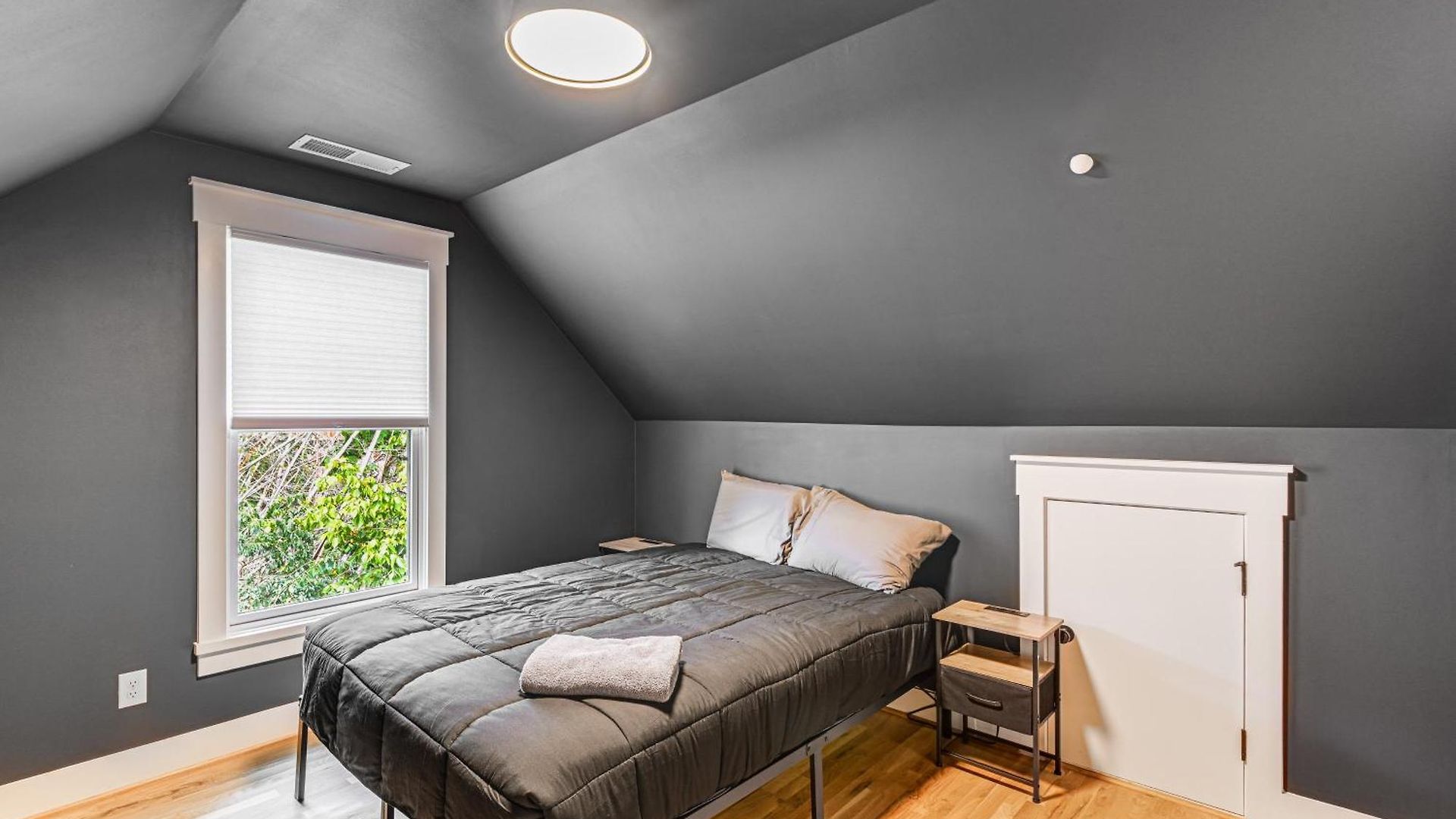 Holiday home 12 South Neighborhood: Home W/ Modern Flair!