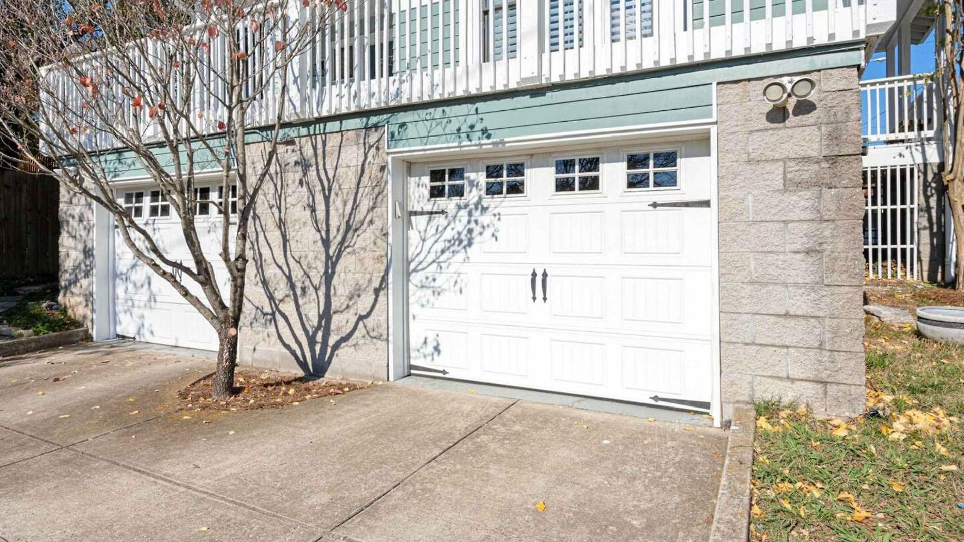 Two Decks To Enjoy Walk To 5 Points Faves Garage Close To Dining And Bars Board Games 10 Mins To Broadway 24 Hour Hospitality Nashville