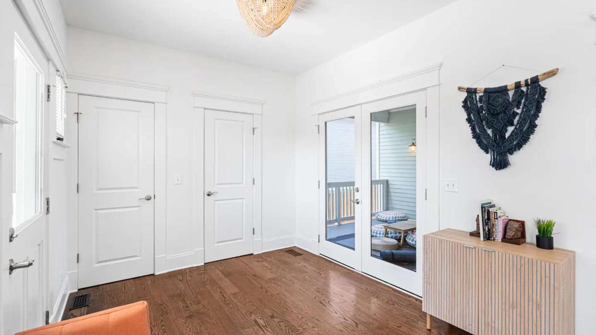 Holiday home Two Decks To Enjoy Walk To 5 Points Faves Garage Close To Dining And Bars Board Games 10 Mins To Broadway 24 Hour Hospitality Nashville