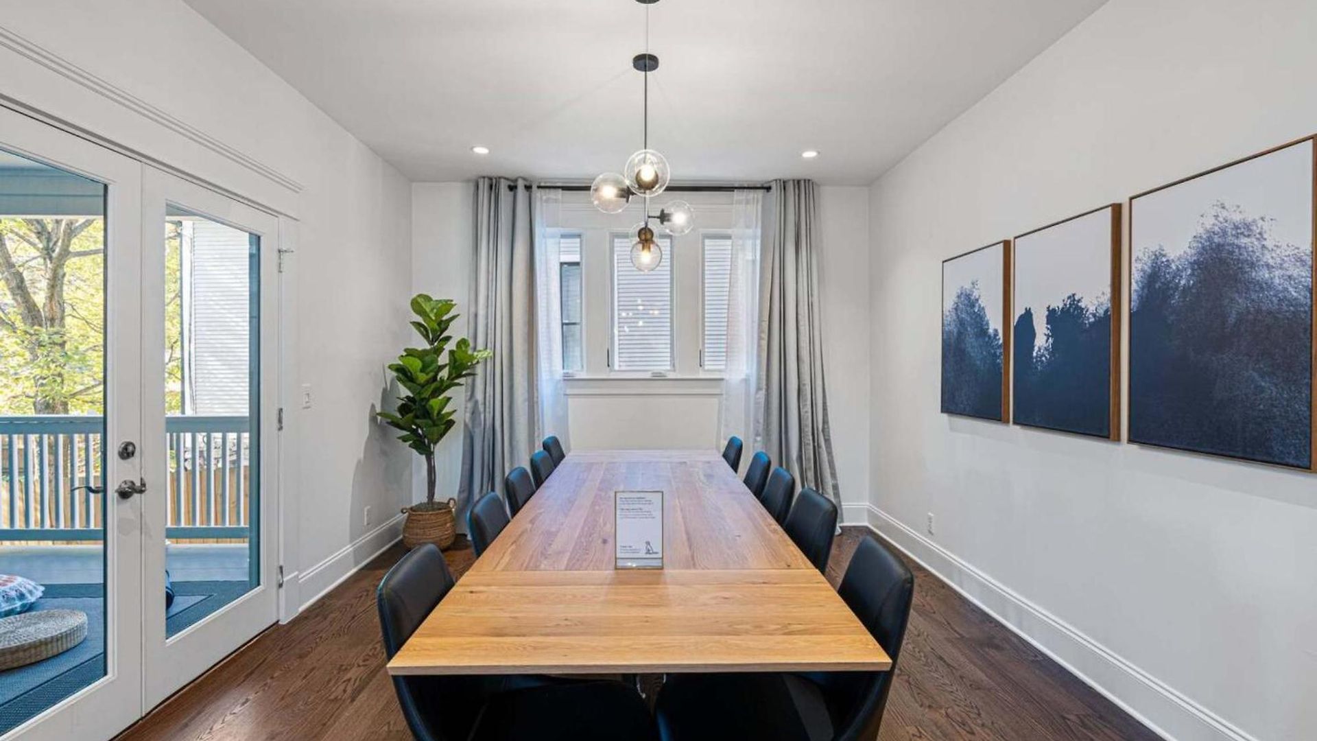 Two Decks To Enjoy Walk To 5 Points Faves Garage Close To Dining And Bars Board Games 10 Mins To Broadway 24 Hour Hospitality Holiday home *