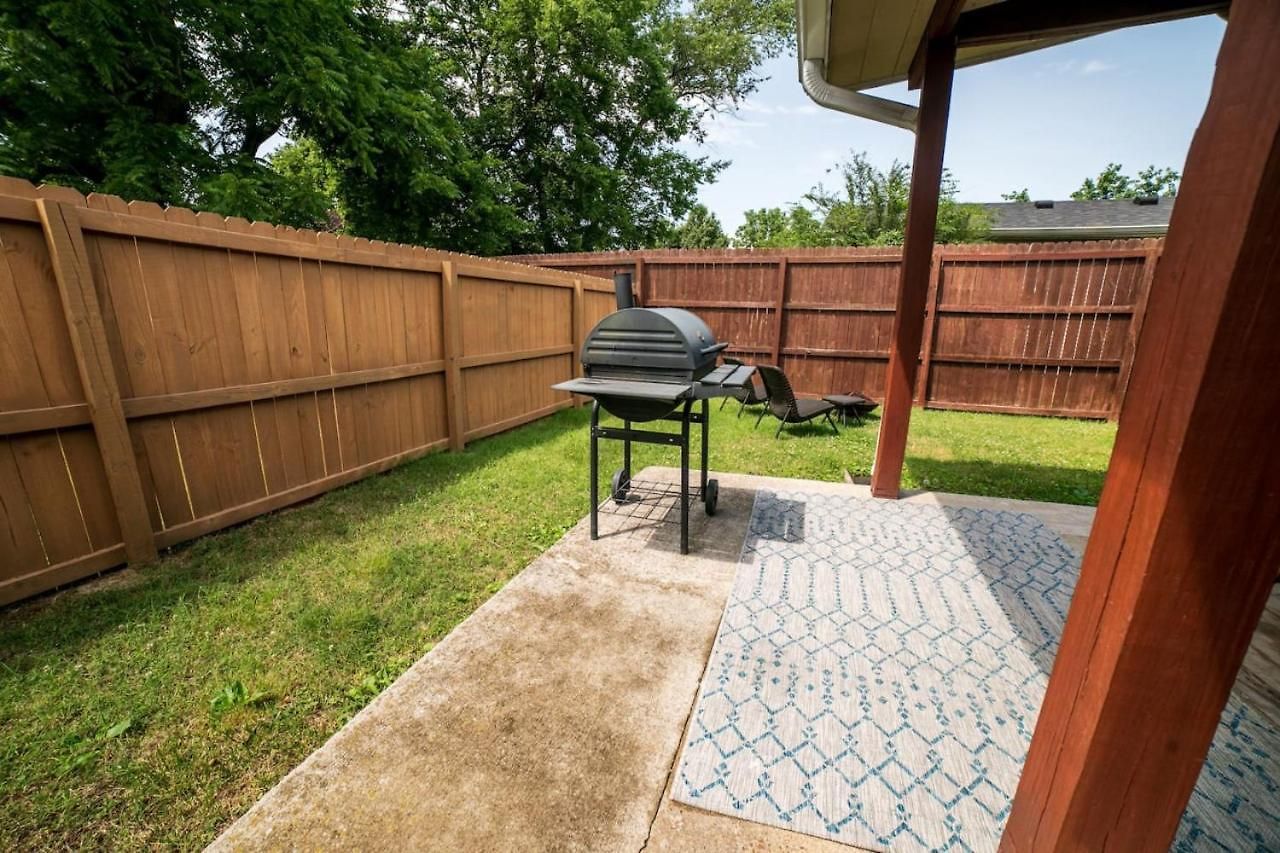 Holiday home Cozy Getaway Mins To Downtown, Broadway Airport *