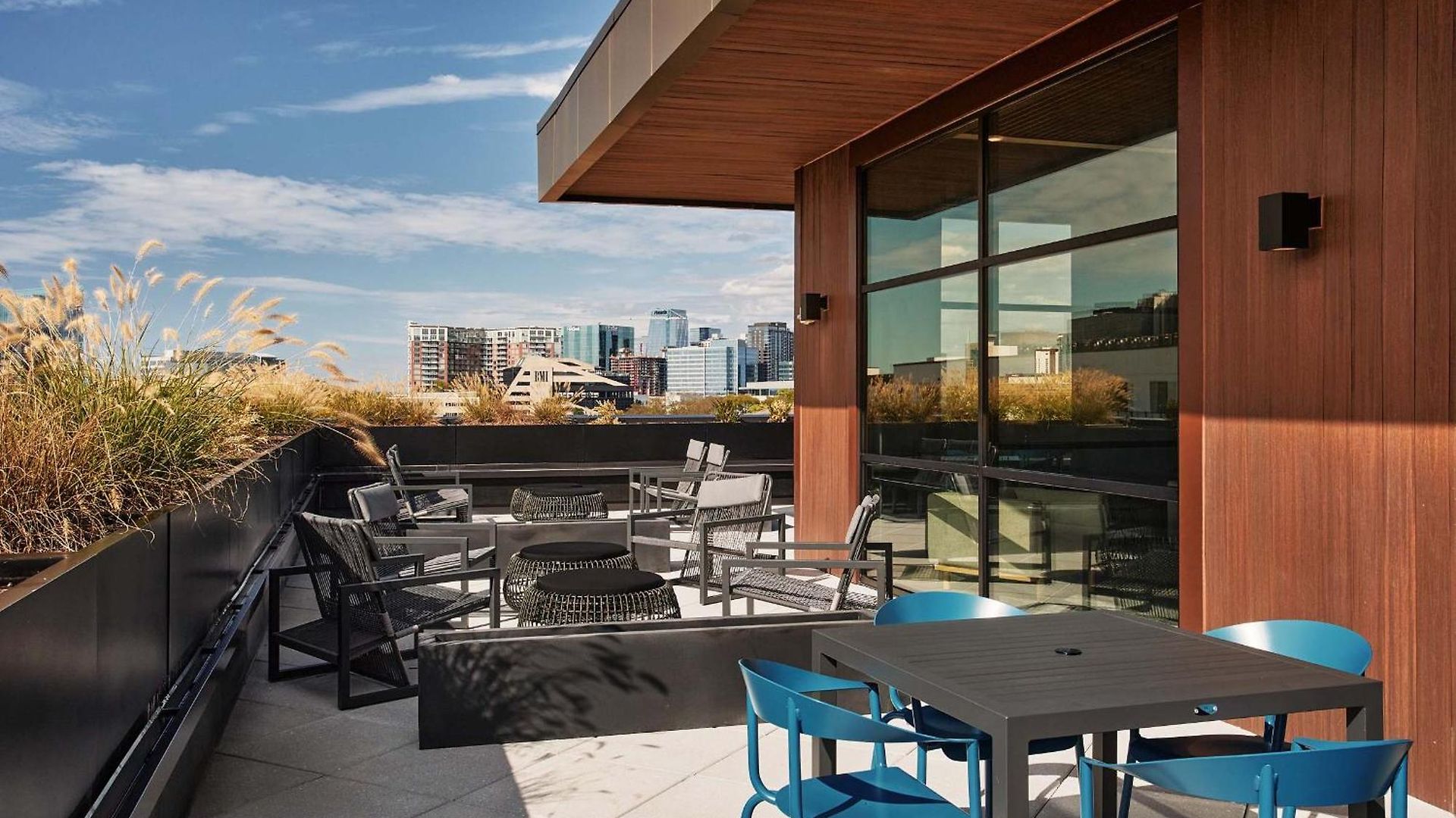 Modern Music Row With King & Queen Bedrooms + Private Balcony Pool & Fitness Center Walk To Rca B & Local Dining Under 2 Miles To Broadway Garage Parking Elevator Access 24 Hr Hospitality *