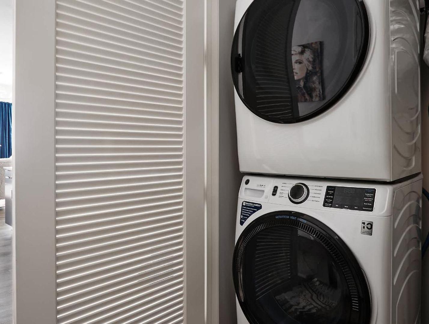 Holiday home Modern Music Row With King & Queen Bedrooms + Private Balcony Pool & Fitness Center Walk To Rca B & Local Dining Under 2 Miles To Broadway Garage Parking Elevator Access 24 Hr Hospitality