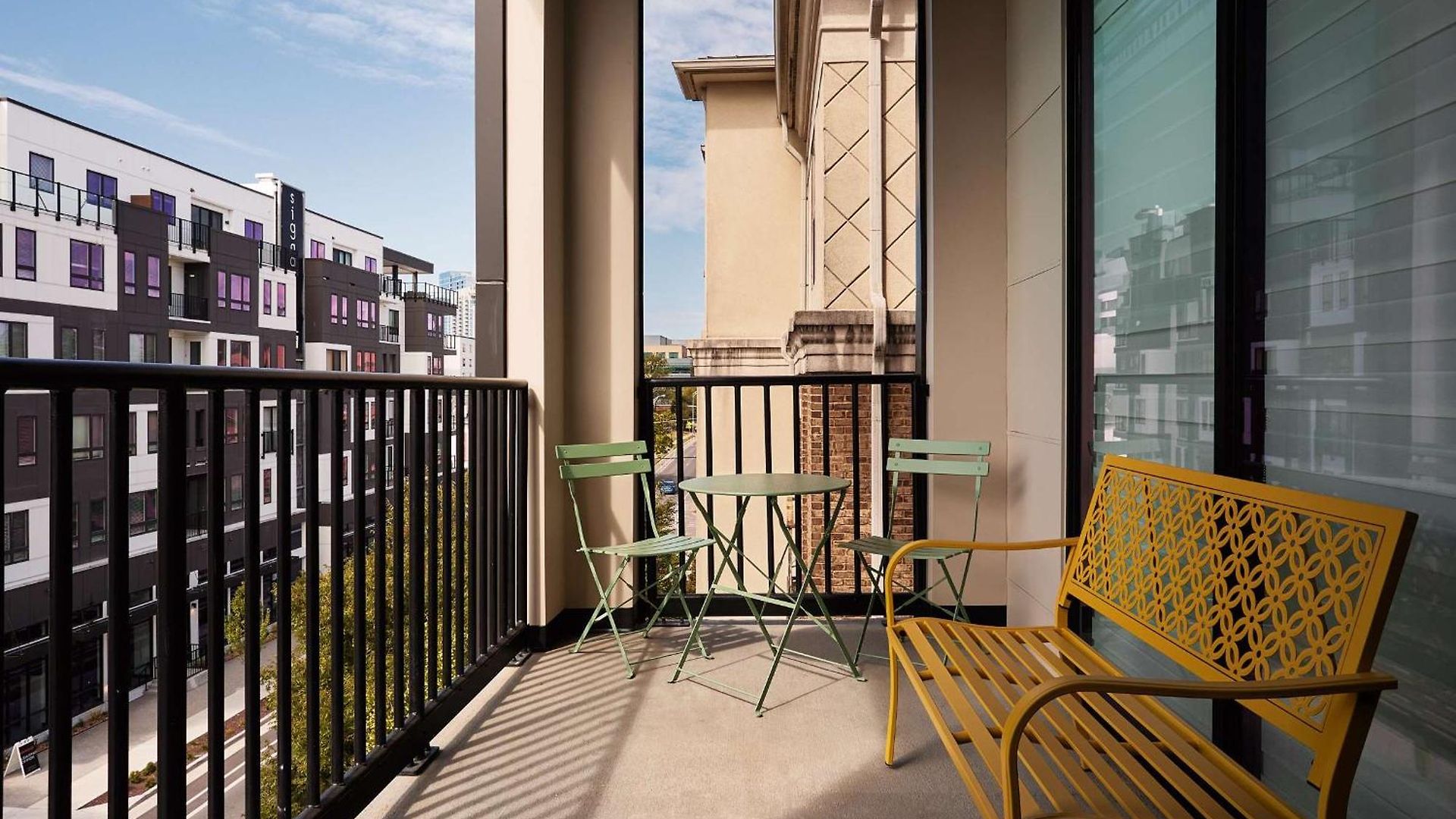 Holiday home Modern Music Row With King & Queen Bedrooms + Private Balcony Pool & Fitness Center Walk To Rca B & Local Dining Under 2 Miles To Broadway Garage Parking Elevator Access 24 Hr Hospitality *