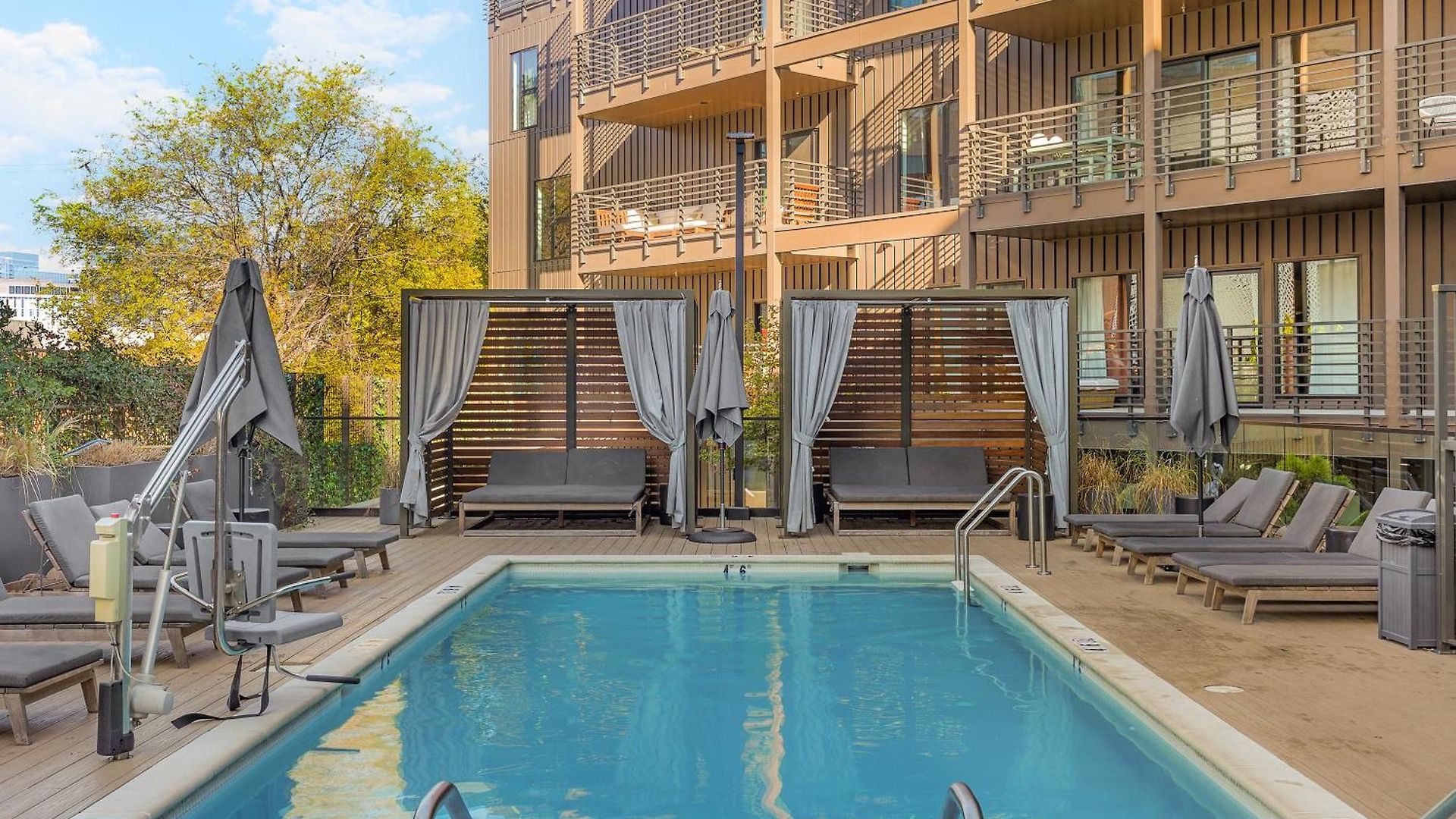 Luxury Penthouse With 2 Floors Pool Patio Gym Walk To Broadway Nashville