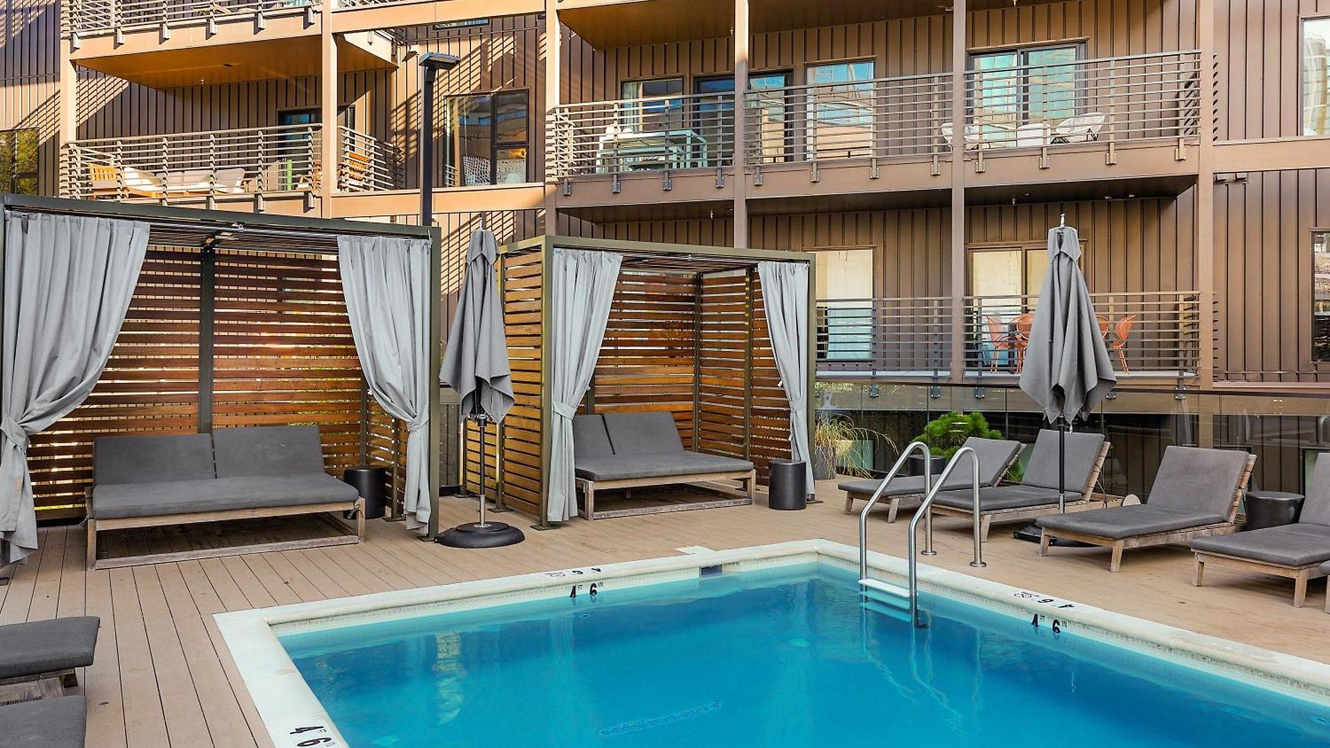 Luxury Penthouse With 2 Floors Pool Patio Gym Walk To Broadway Nashville