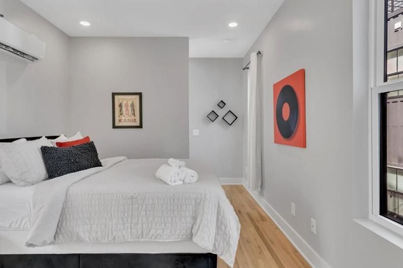 10 Min Drive Downtown, Roof Deck, Pet Friendly Holiday home