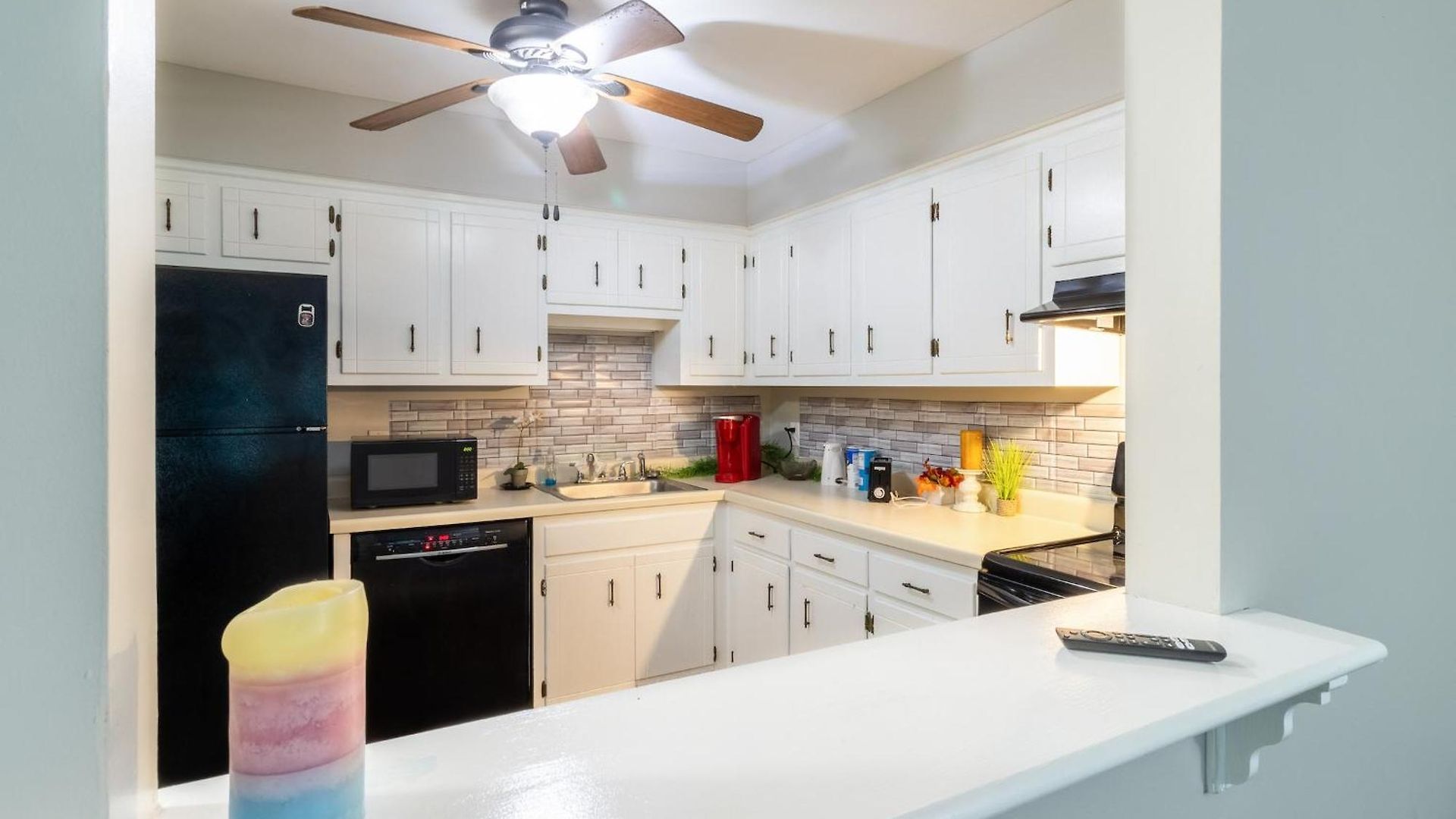 Downtown 1br With Full Kitchen, Pet-friendly