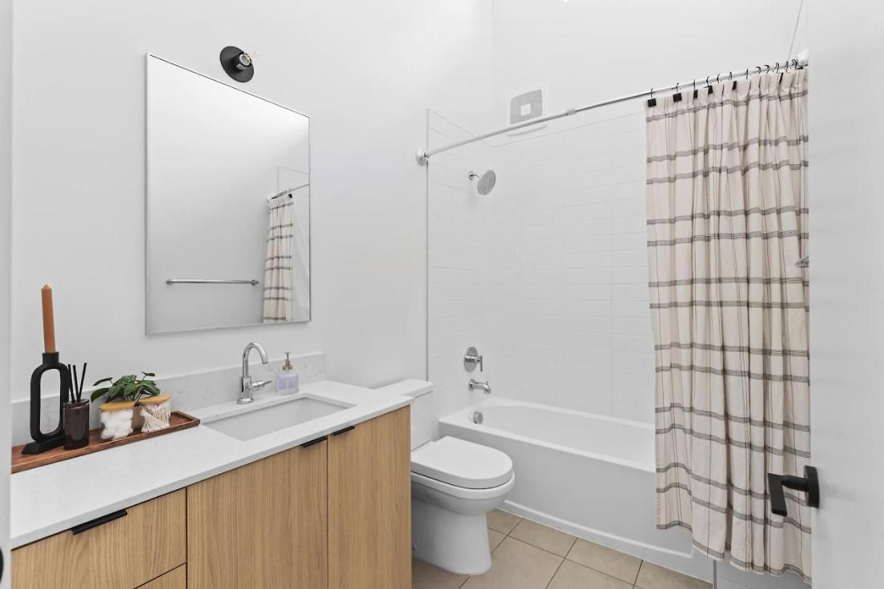 Luxury Penthouse With 2 Floors Pool Patio Gym Walk To Broadway Apartment