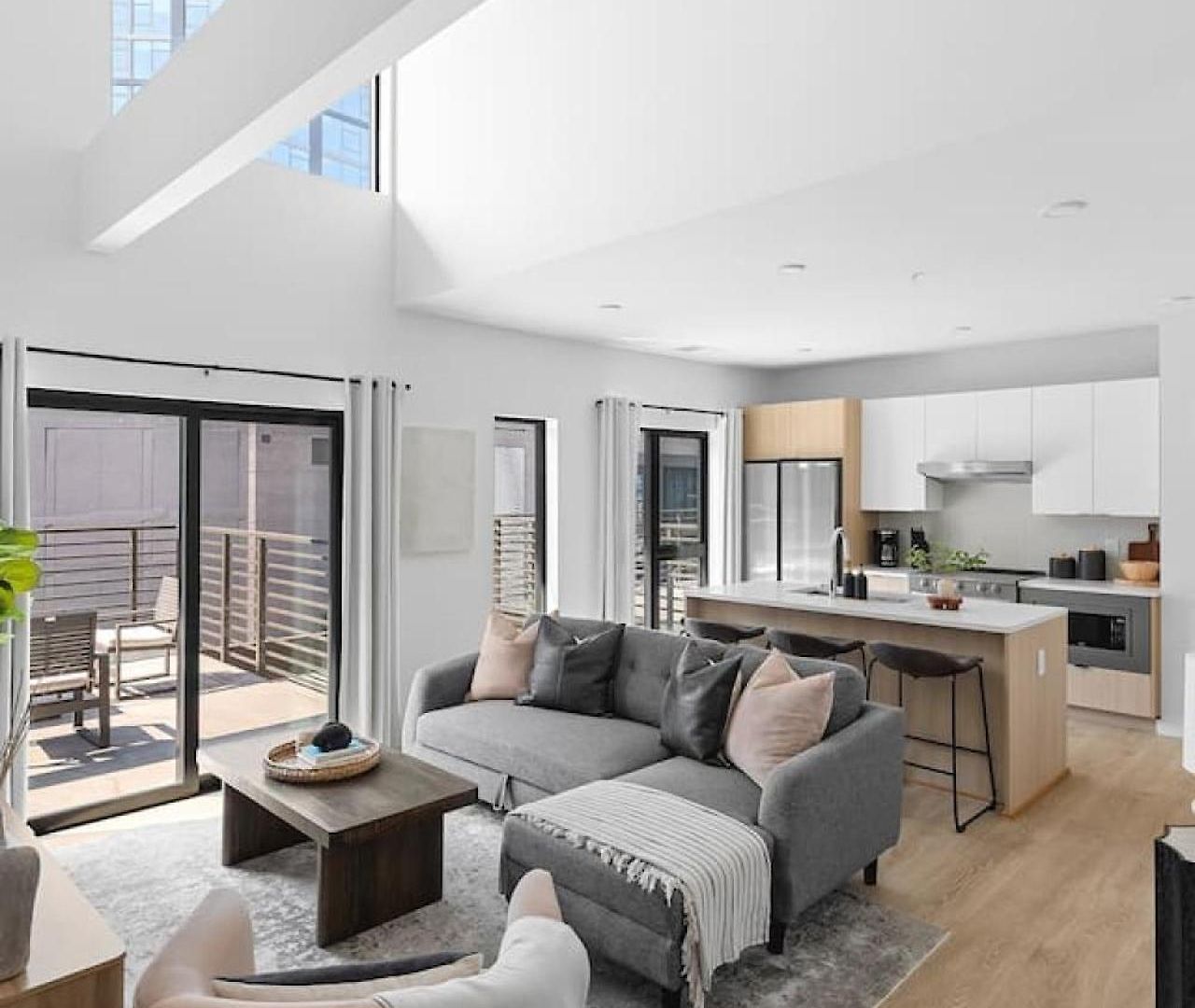 Luxury Penthouse With 2 Floors Pool Patio Gym Walk To Broadway Apartment