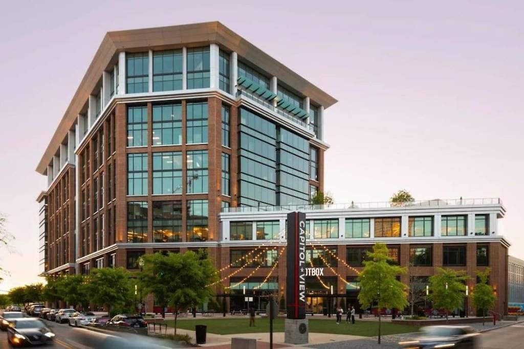 Riverfront Near Downtown Apartment *