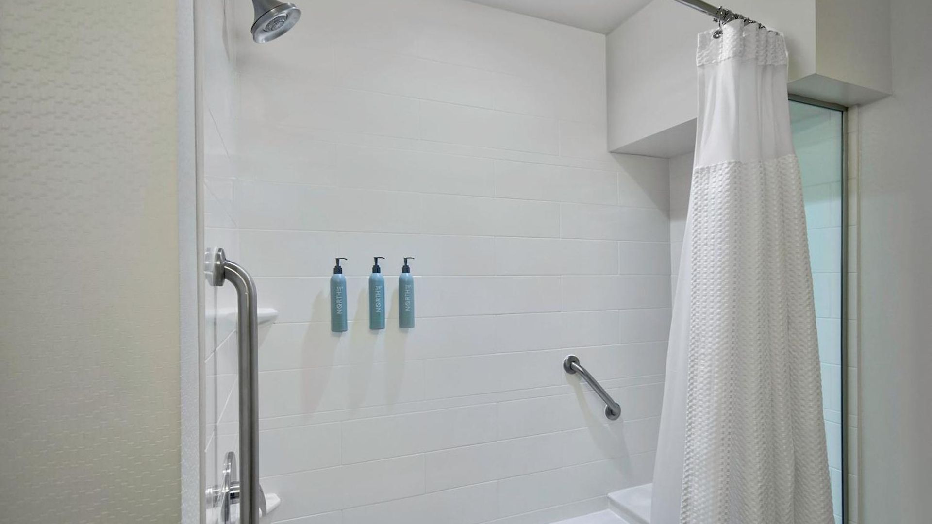 Hotel Courtyard By Marriott Hills 3*