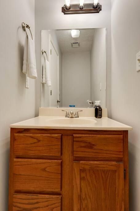 Prime Location With Balcony Near Broadway And Golf Apartment