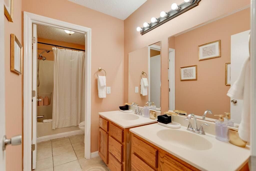 Apartment Prime Location With Balcony Near Broadway And Golf