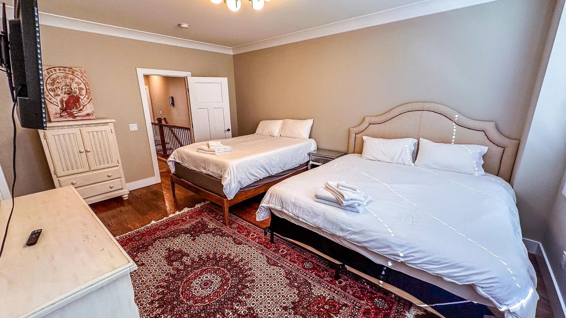 Holiday home 7 Min From Broadway! 3 Bed 2.5 Bath